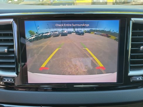 Used 2024 Chrysler Pacifica Touring-L FWD image 15