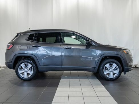 Certified 2022 Jeep Compass Latitude w/ Convenience Group AWD/4WD image 3