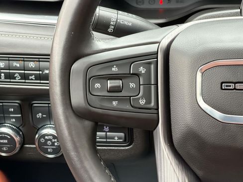 Used 2024 GMC Yukon XL Denali Ultimate AWD/4WD image 9