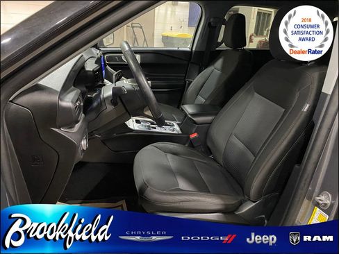 Used 2022 Ford Explorer XLT image 16