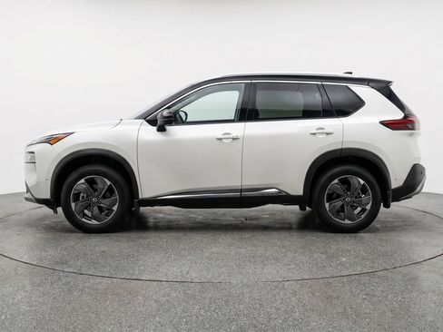 Used 2024 Nissan Rogue SV FWD image 5