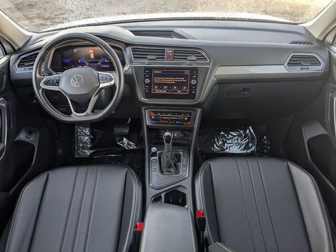 Used 2024 Volkswagen Tiguan SE image 14