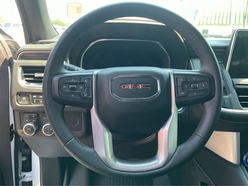 Used 2023 GMC Yukon SLT w/ SLT Premium Package AWD/4WD image 15