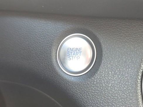 Used 2020 Hyundai Santa Fe SEL FWD image 12
