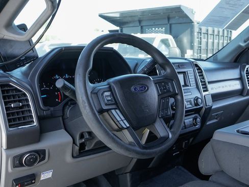 Used 2017 Ford F550 2WD Regular Cab Super Duty image 25