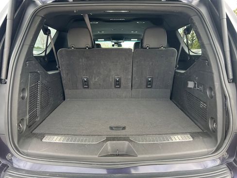 Used 2024 Chevrolet Suburban Premier RWD image 23