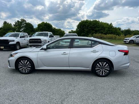 Used 2023 Nissan Altima 2.5 SV w/ SV Premium Package FWD image 6