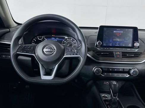 Used 2025 Nissan Altima 2.5 SV image 18