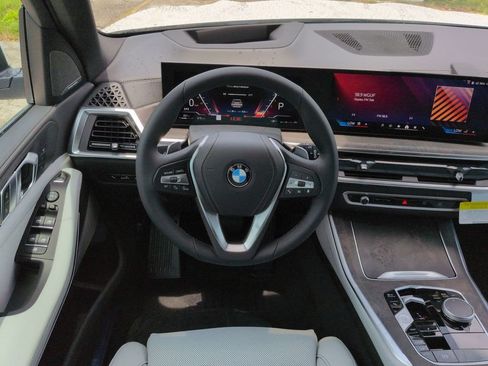 New 2026 BMW X5 xDrive40i w/ Premium Package AWD/4WD image 16