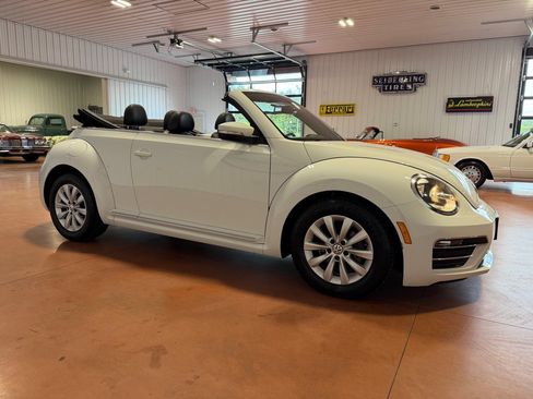 Used 2019 Volkswagen Beetle 2.0T S FWD image 9
