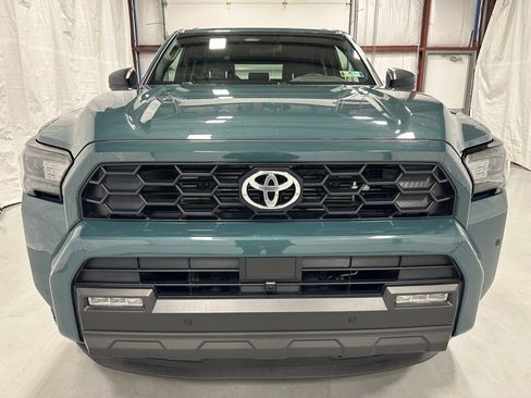 Used 2025 Toyota 4Runner TRD Off-Road image 2