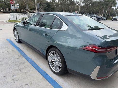 Certified 2025 BMW 530i w/ Premium Package image 5