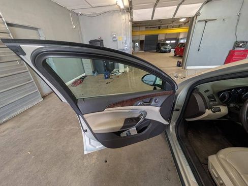 Used 2012 Buick Regal Leather FWD image 21