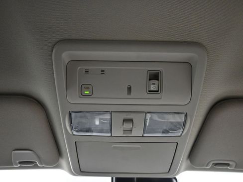 Used 2024 Nissan Titan SV w/ SV Convenience Package image 17