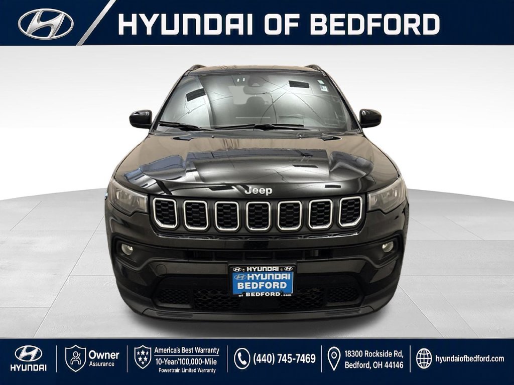 Used 2024 Jeep Compass Latitude AWD/4WD image 2