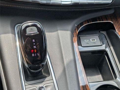 Used 2023 Cadillac Escalade Luxury AWD/4WD image 30
