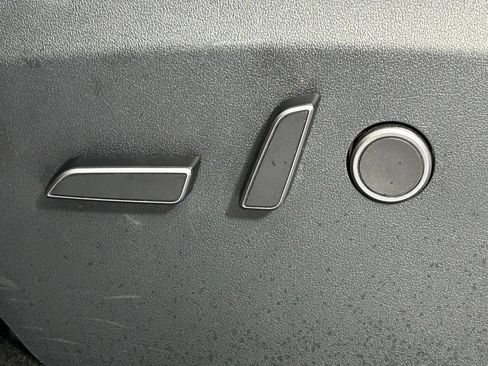 Used 2023 Tesla Model Y Performance AWD/4WD image 26