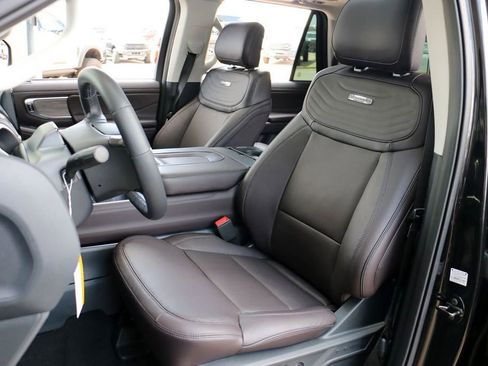 New 2025 Ford Expedition Platinum w/ Platinum Ultimate Package image 18