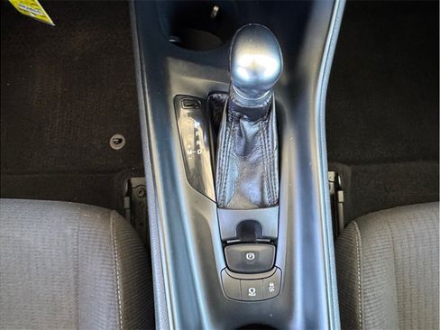 Used 2018 Toyota C-HR XLE FWD image 11