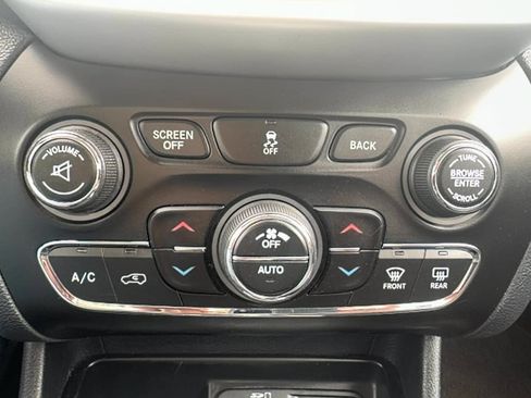 Used 2014 Jeep Cherokee Limited AWD/4WD image 16