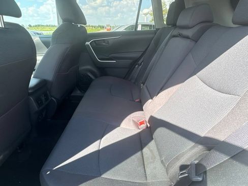 Used 2021 Toyota RAV4 LE AWD/4WD image 13