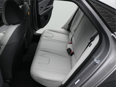 New 2026 Hyundai Elantra Limited FWD image 6