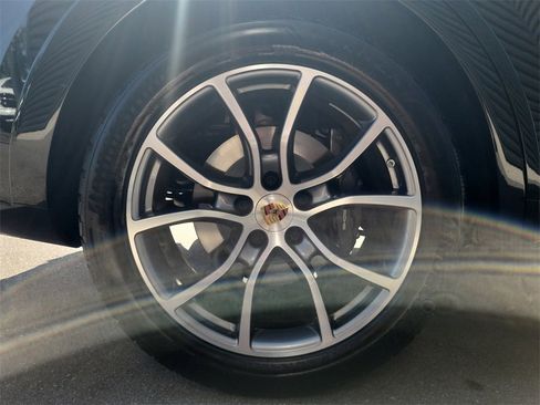 Used 2025 Porsche Cayenne image 13
