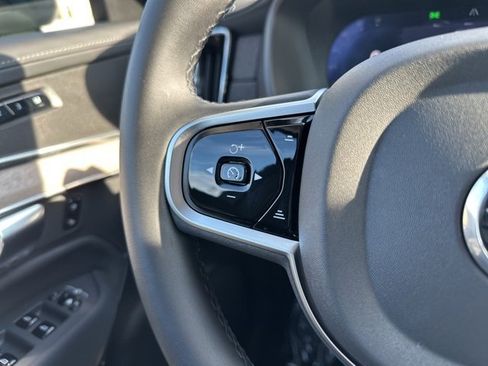 Certified 2025 Volvo XC90 B5 Plus image 28
