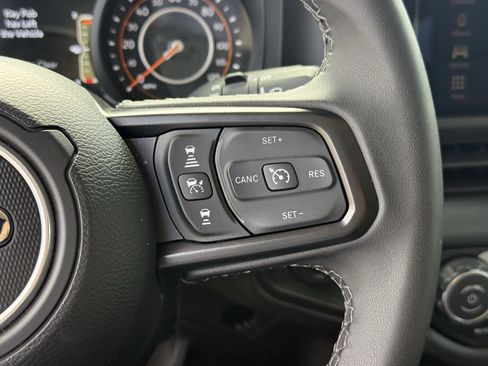 Used 2025 Jeep Wrangler Unlimited Rubicon image 9