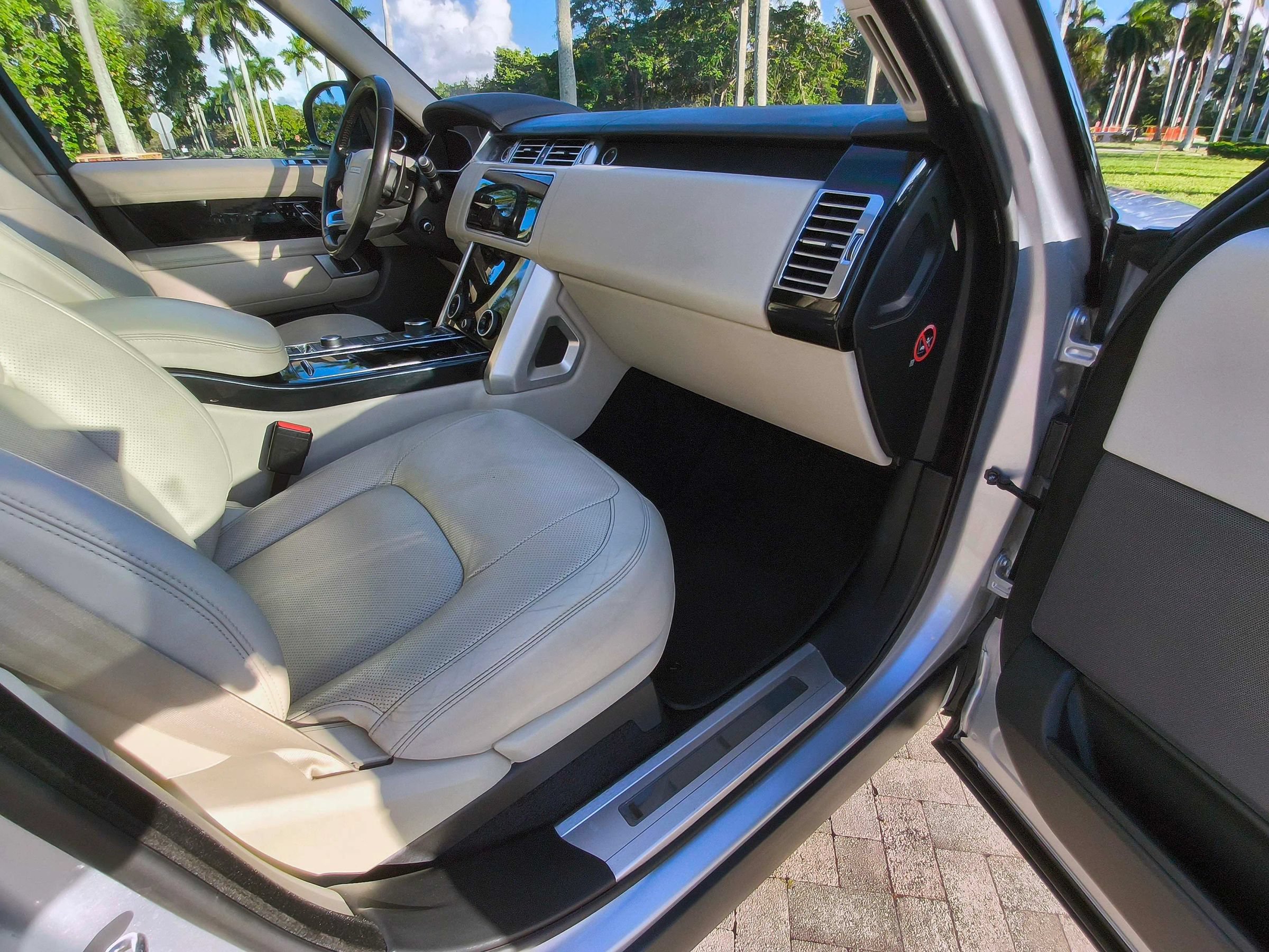 Used 2019 Land Rover Range Rover Supercharged AWD/4WD image 42