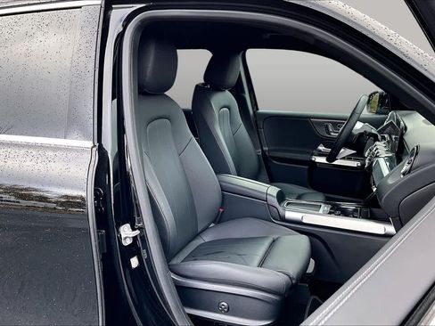 Used 2025 Mercedes-Benz GLB 250 w/ Exclusive Package image 12