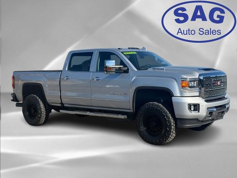 Used 2019 GMC Sierra 2500 Denali w/ Duramax Plus Package image 2