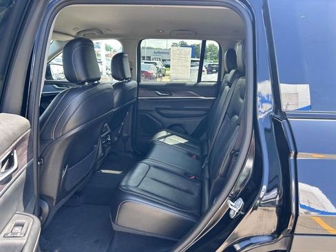 Used 2023 Jeep Grand Cherokee Limited image 9