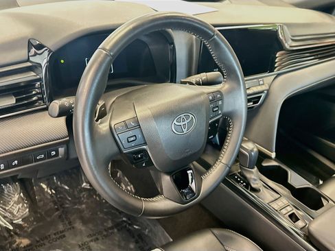 Used 2025 Toyota Camry SE FWD image 18