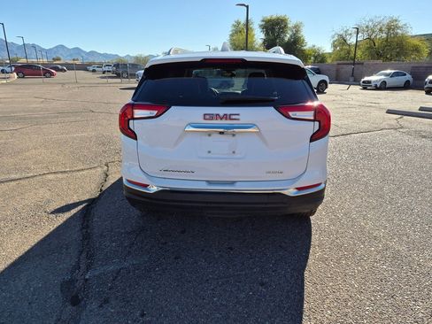 Used 2024 GMC Terrain SLT image 4