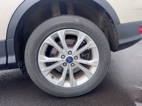 Used 2017 Ford Escape SE w/ Equipment Group 201A image 28