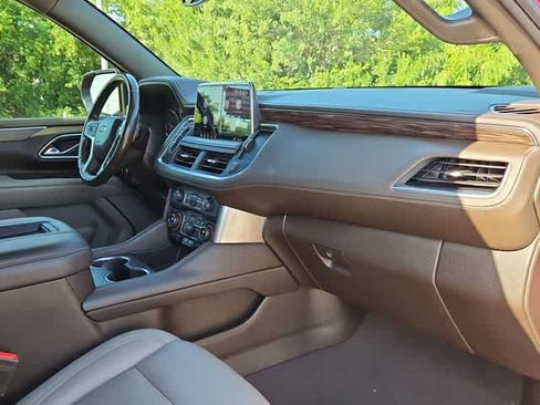 Used 2021 Chevrolet Tahoe LT w/ LT Signature Package RWD image 21