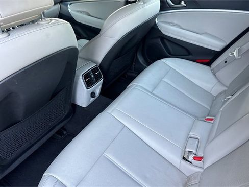 Used 2023 Genesis G70 2.0T image 14