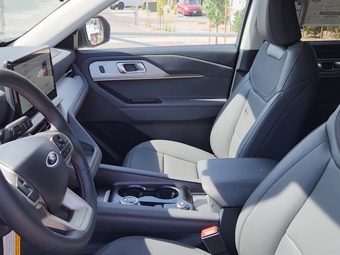 New 2025 Ford Explorer Active w/ Active Comfort Package image 15