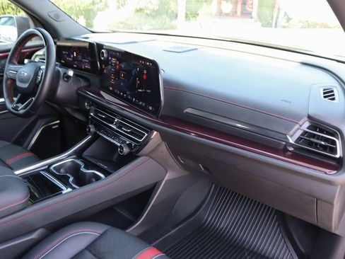 Used 2026 Chevrolet Traverse RS w/ LPO, Floor Liner Package FWD image 43