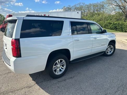 Used 2018 Chevrolet Suburban LT image 3