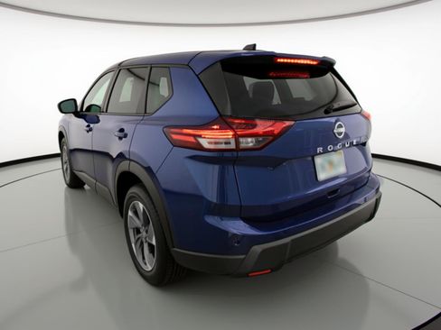 Used 2025 Nissan Rogue SV image 6