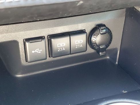 Used 2020 Toyota Highlander XLE image 32