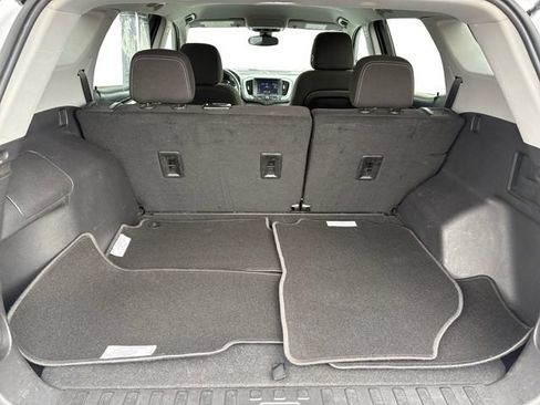 Used 2024 GMC Terrain SLE FWD image 19
