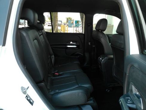 Used 2021 Mercedes-Benz GLB 250 w/ Premium Package image 22