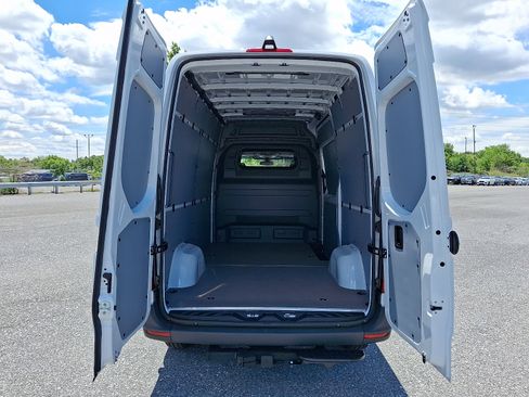 Used 2026 Mercedes-Benz Sprinter 2500 image 9