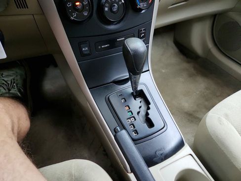 Used 2013 Toyota Corolla L FWD image 17
