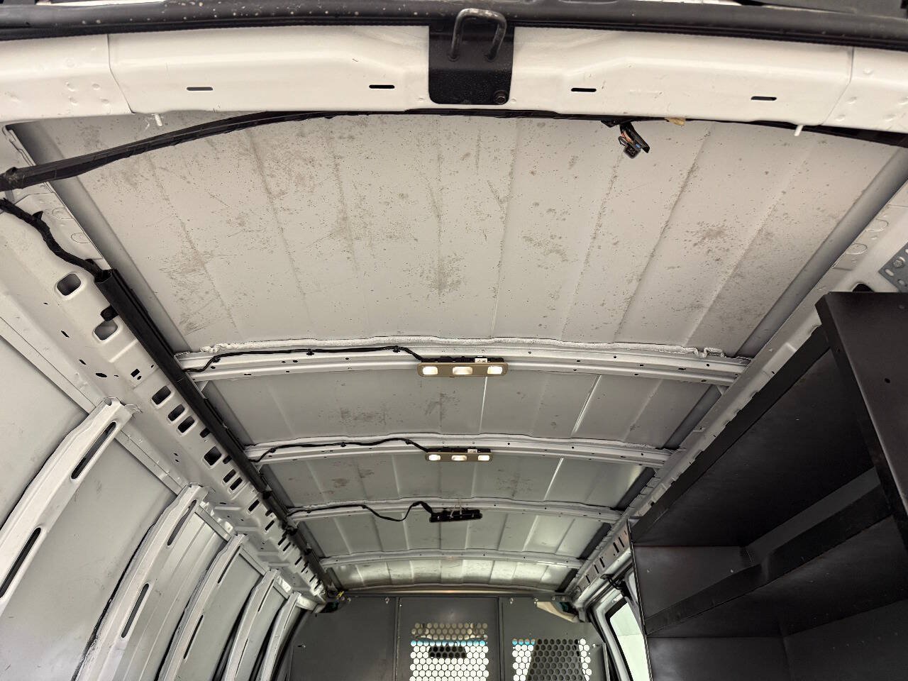 Used 2017 Chevrolet Express 2500 Extended RWD image 27