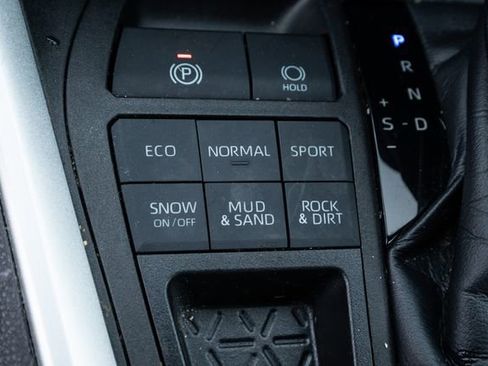 Used 2020 Toyota RAV4 XLE Premium image 27