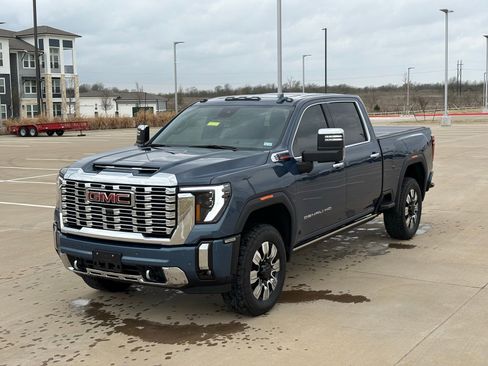 Used 2026 GMC Sierra 2500 Denali w/ Denali Reserve Package image 14